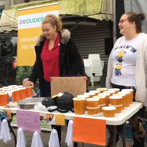 Annelies maakt soep voor de Warmste Week