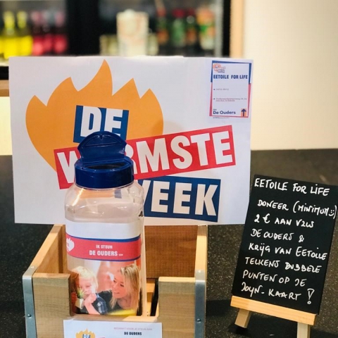 Fons bakt koekjes voor de Warmste Week